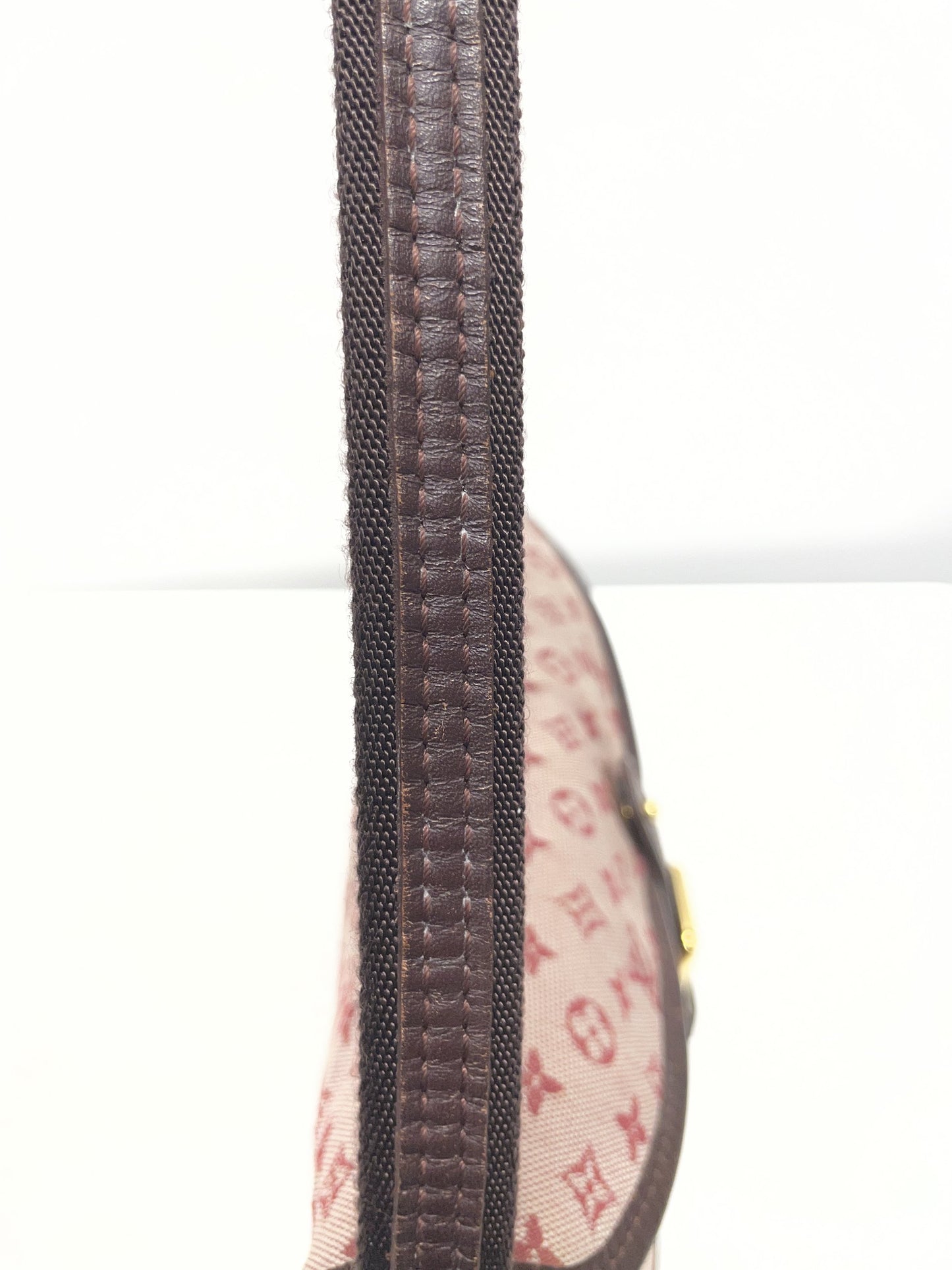042111-7