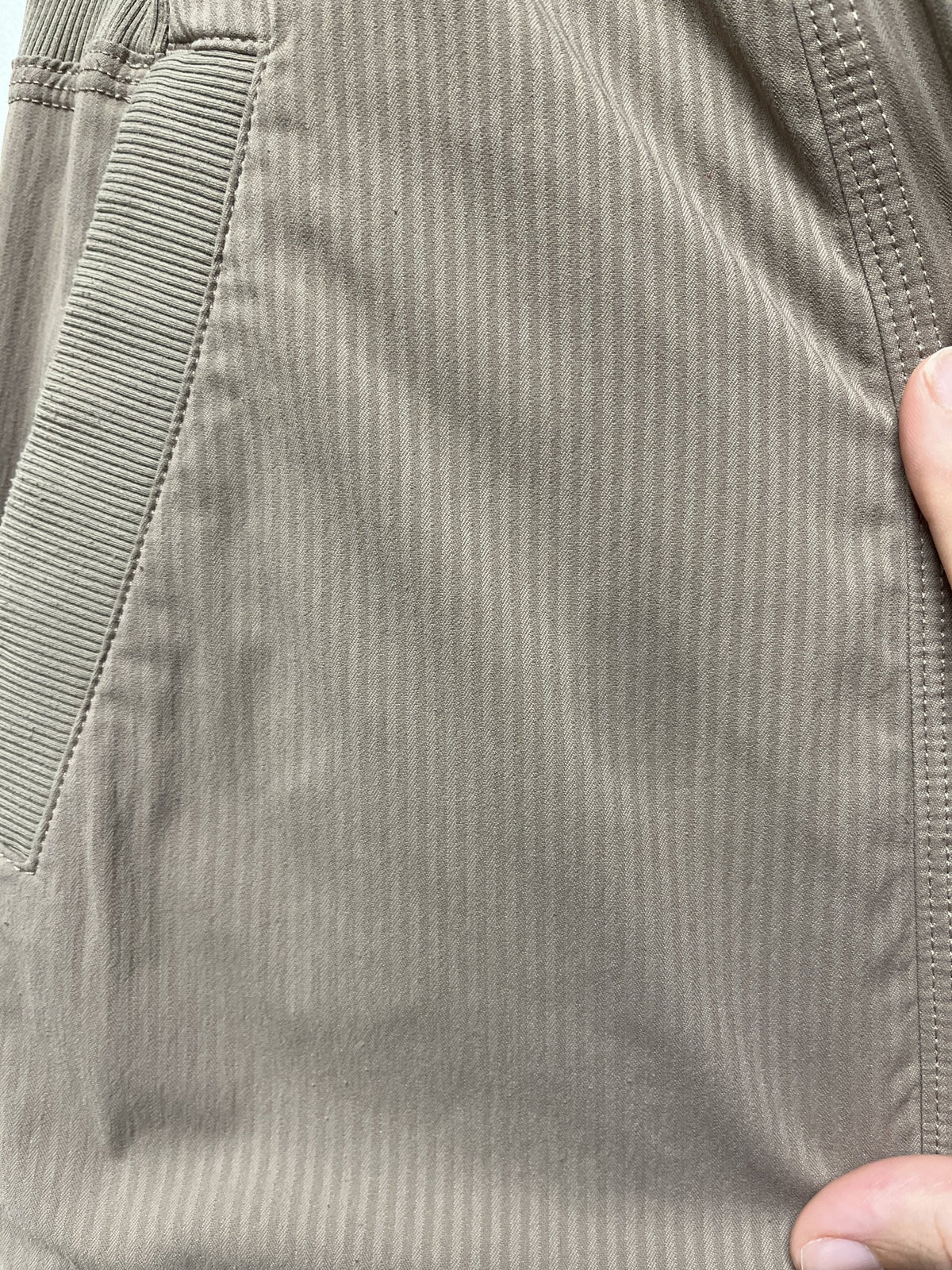 045238-2