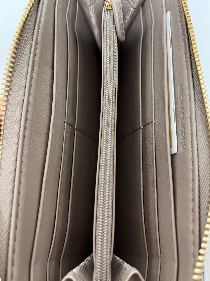 Michael Kors Wallet Cream & Taupe Jet Set Continental NWT