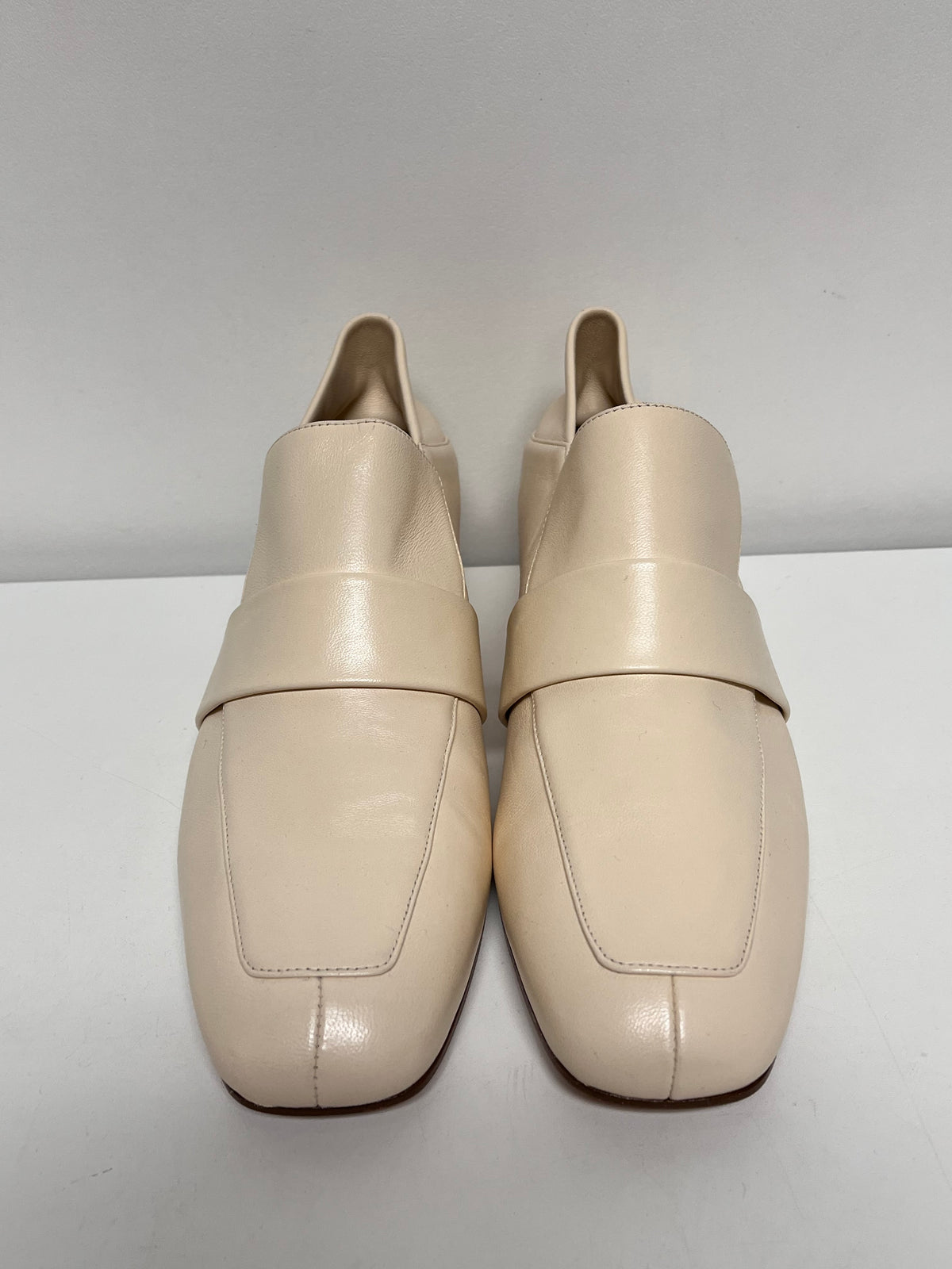 Stuart Weitzman Shoes Bone Sleek Loafer w/bag