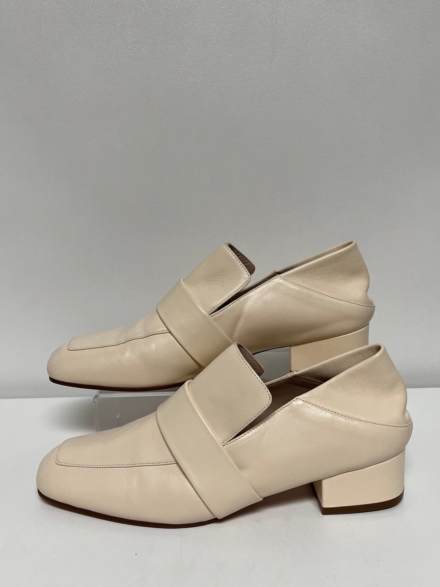 Stuart Weitzman Shoes Bone Sleek Loafer w/bag