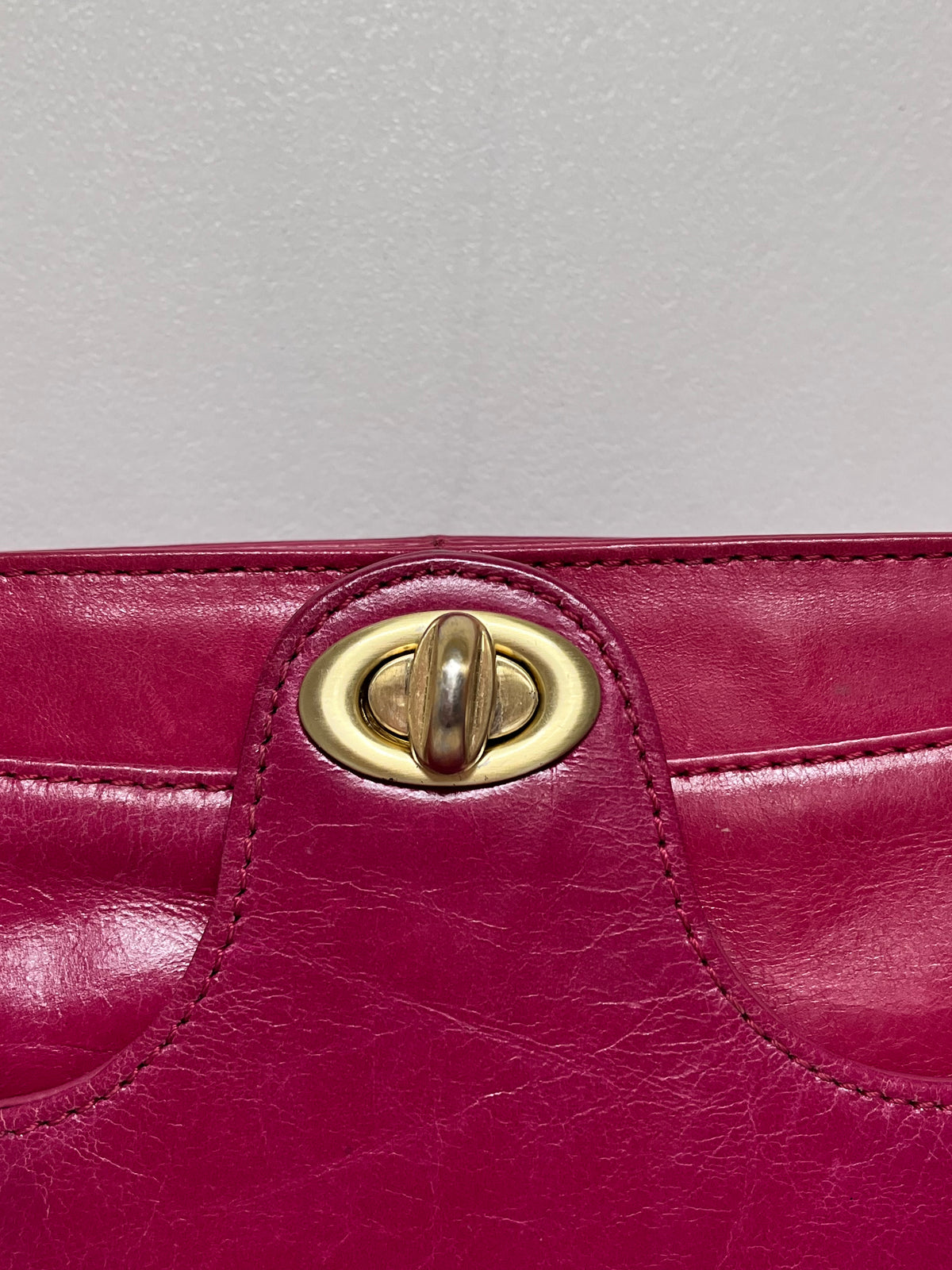 Hobo Handbag Fushia Pink Turnlock Chain Y2K